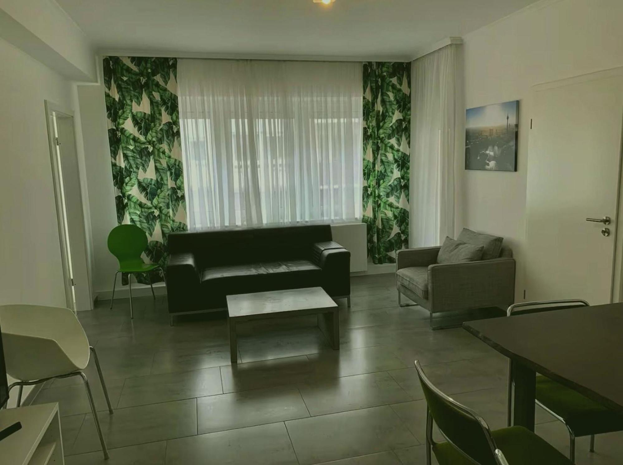 4 Bedrooms Apartment *